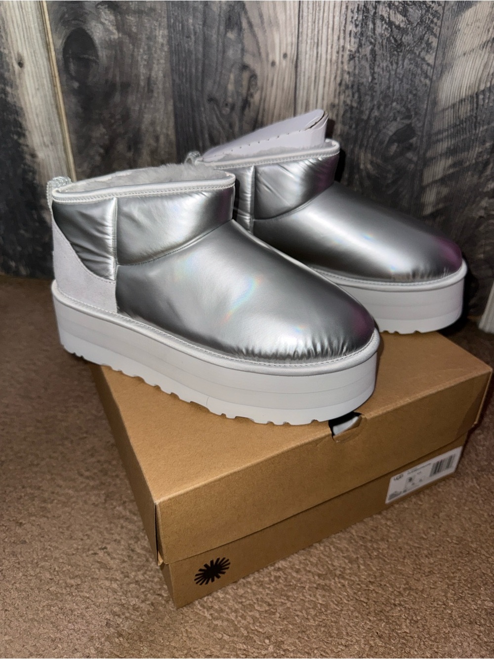 New With Box Women’s Ugg Silver Platform Ankle Bootie - Cozy Faux Fur Lining
